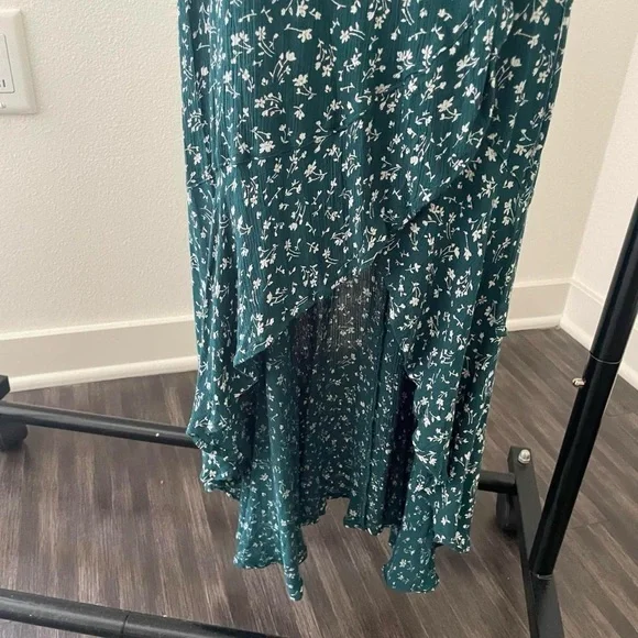 🪴✨ Abercrombie & Fitch Dark Forest Green Floral High-low Wrap Dress in Size M - Picture 4 of 5